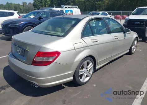 2010 Mercedes-Benz C 300 Luxury/Sport z USA, uszkodzony, nr VIN WDDGF5EB0AA396677